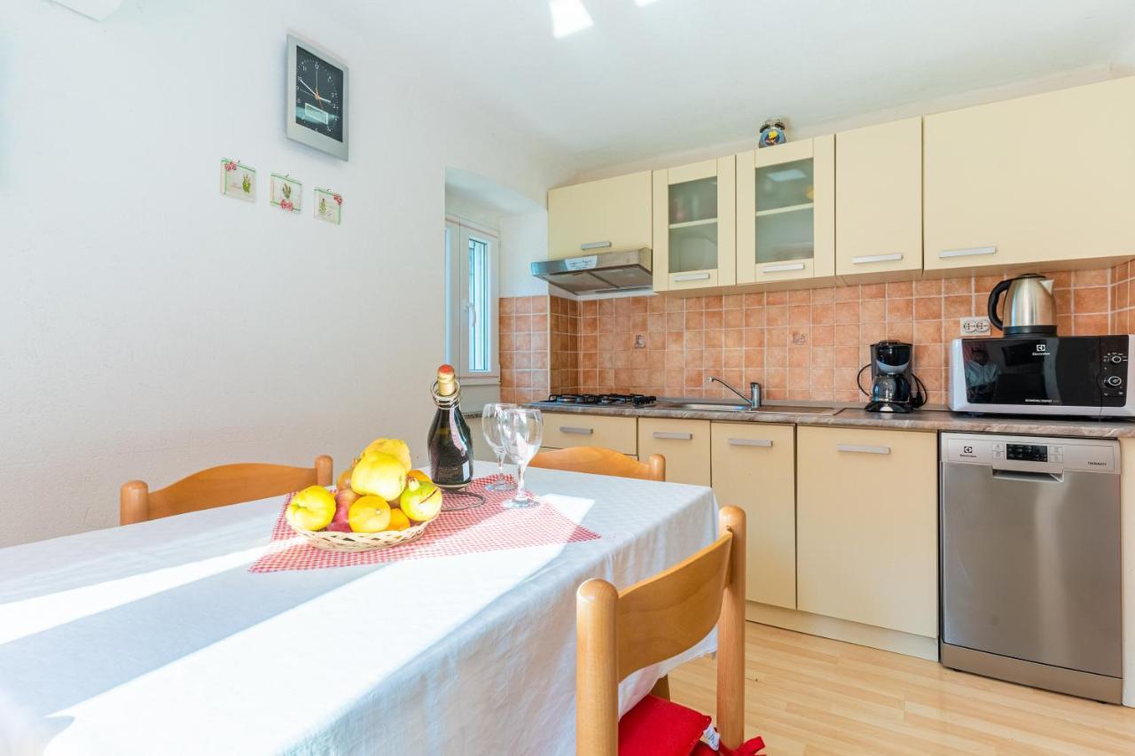 Apartmani Valun1 Екстер'єр фото